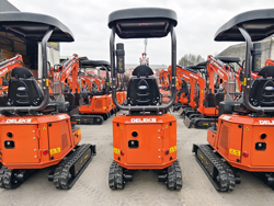 mini excavator m80