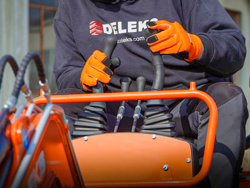 mini excavator m90se