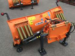 frontalt snöblad med universell platta till traktor ln 200 a