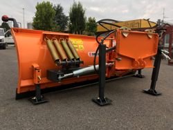 frontalt snöblad med universell platta till traktor ln 220 a