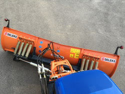 frontalt snöblad med universell platta till traktor ln 220 a