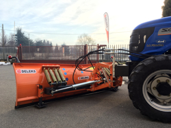 frontalt snöblad med universell platta till traktor ln 220 a