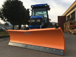 frontalt snöblad med universell platta till traktor ln 220 a