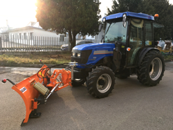 frontalt snöblad med universell platta till traktor ln 220 a