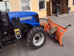 frontalt snöblad med universell platta till traktor ln 220 a