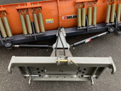 frontalt snöblad med 3 punkts fäste till traktor ln 250 c