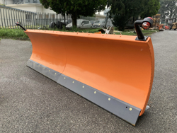 frontalt snöblad med 3 punkts fäste till traktor ln 250 c