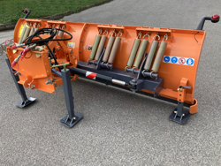 frontalt snöblad med universell platta till traktor ln 250 a