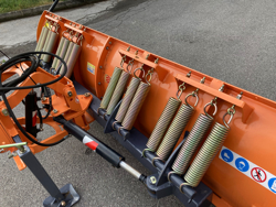 frontalt snöblad med universell platta till traktor ln 250 a