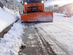 tung snöplog för traktor med universalfäste ssh 04 3 0 a