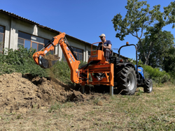 universal bakmonterad traktorgrävare med skopa mod drs 2000t