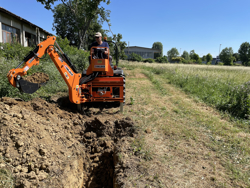 universal bakmonterad traktorgrävare med skopa mod drs 2000t