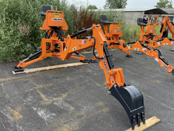 universal bakmonterad traktorgrävare med skopa mod drs 2000