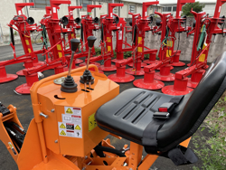 universal bakmonterad traktorgrävare med skopa mod drs 2000