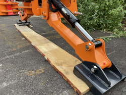 universal bakmonterad traktorgrävare med skopa mod drs 2000