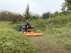 slagklippare 140cm för traktor med justerbar sidoförskjutning och hammarslagor 30 70 hk leopard 140 sp