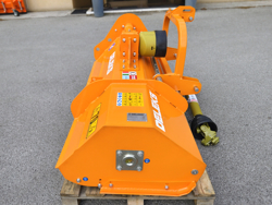 slagklippare 140cm för traktor med justerbar sidoförskjutning och hammarslagor 30 60 hk lincione 140 sp