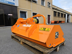 slagklippare 140cm för traktor med justerbar sidoförskjutning och hammarslagor 30 60 hk lincione 140 sp