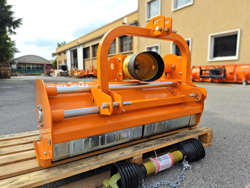 slagklippare 120cm för traktor med justerbar sidoförskjutning och hammarslagor 30 60 hk lincione 120 sp