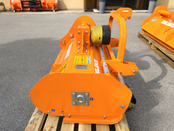 slagklippare 120cm för traktor med justerbar sidoförskjutning och hammarslagor 30 60 hk lincione 120 sp