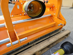 slagklippare 160cm för traktor med justerbar sidoförskjutning och hammarslagor 40 60 hk lincione 160 sp