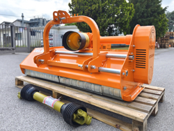 slagklippare 180cm för traktor med justerbar sidoförskjutning och hammarslagor 40 70 hk lincione 180 sp