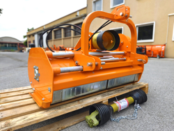 slagklippare 120cm för traktor med justerbar sidoförskjutning och hammarslagor 30 60 hk lincione 120 sph