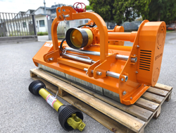 slagklippare 140cm för traktor med justerbar sidoförskjutning och hammarslagor 30 60 hk lincione 140 sph