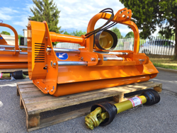 slagklippare 180cm for traktor med justerbar sidoförskjutning och hammarslagor 40 70 hk lincione 180 sph rev