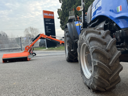 armklippare med skyttelkran til traktor merlo