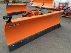 frontalt snöblad med universell platta till traktor ln 250 a RENOVERAD 42